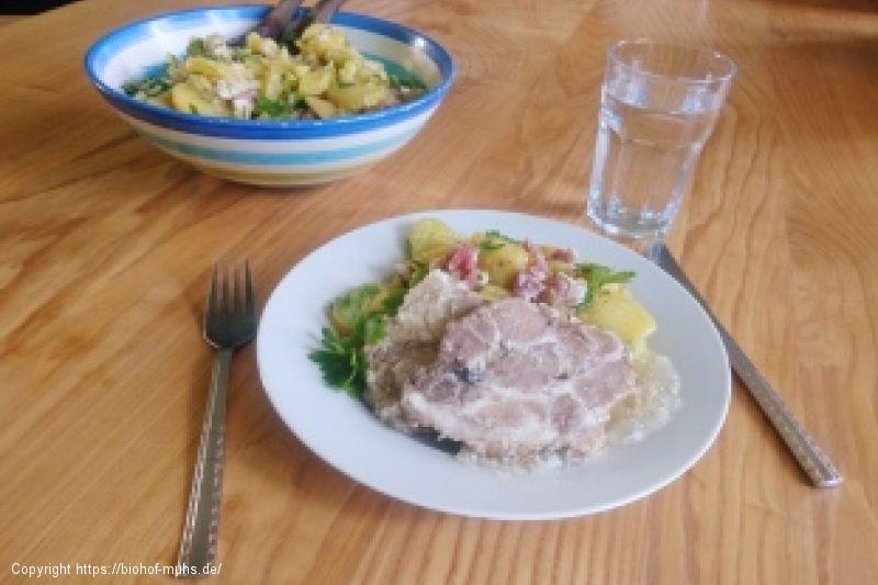 Sauerfleisch mit Kartoffelsalat
